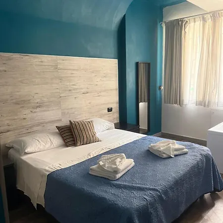 Partenope Lucci 招待所 4*