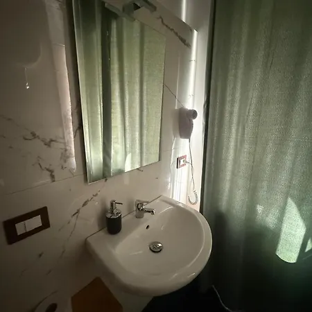 Partenope Lucci ナポリ